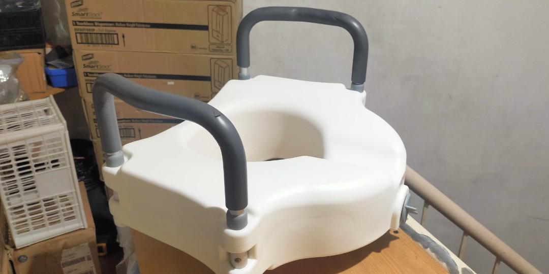 Toilet Seat Riser 4" High, Health & Nutrition, Assistive & Rehabilatory