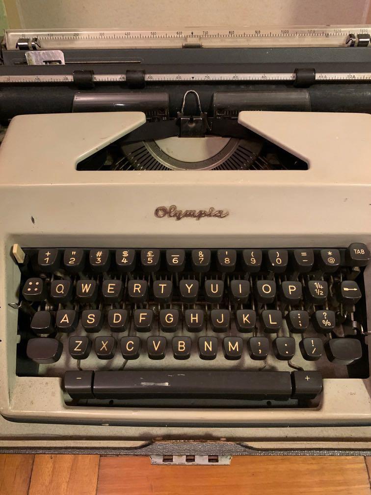 Vintage Typewriter with box, Hobbies & Toys, Memorabilia & Collectibles ...