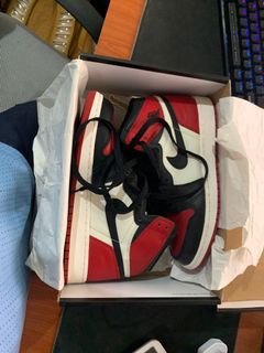 (Category: ) located in . Submitted by sneaker300 (Listing ID 1087607339, Image 1). Description: .
