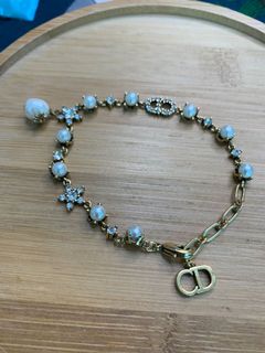 (Category: ) located in . Submitted by lesboutique (Listing ID 1087497057, Image 1). Description: .