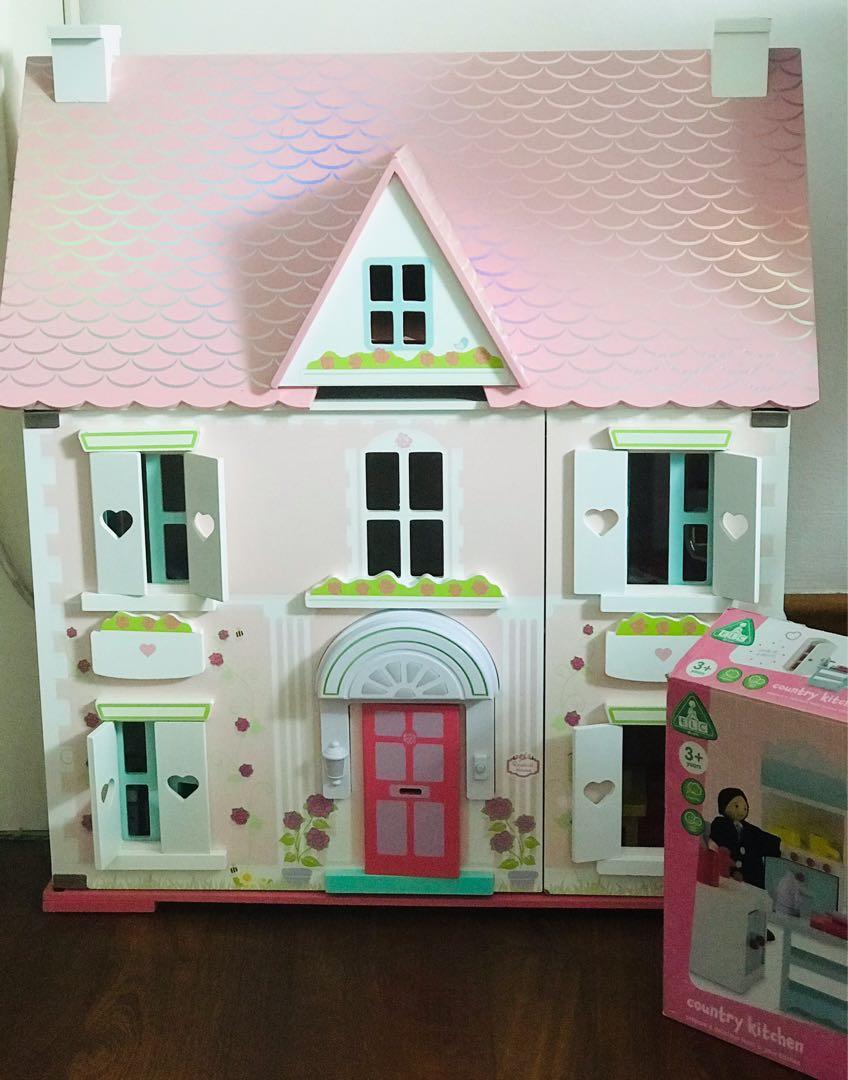 Deluxe rosebud dolls house with furniture shop