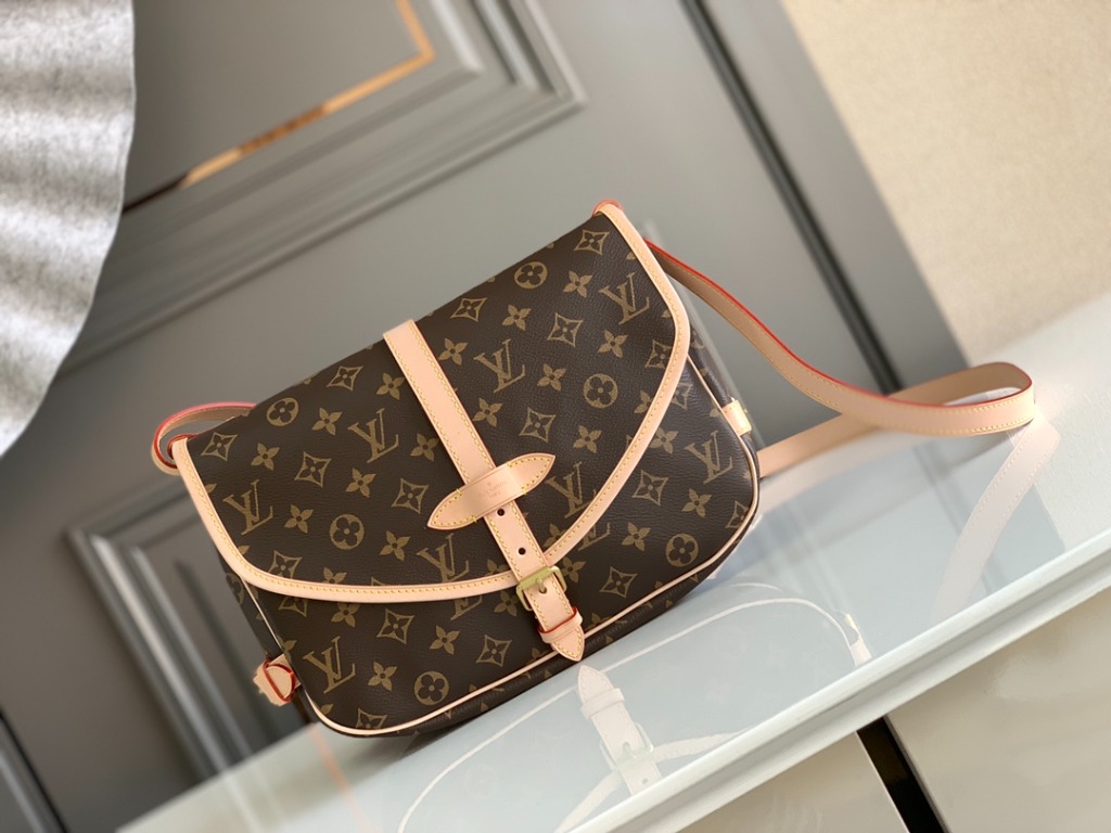 Louis Vuitton Saumur Mm in Brown