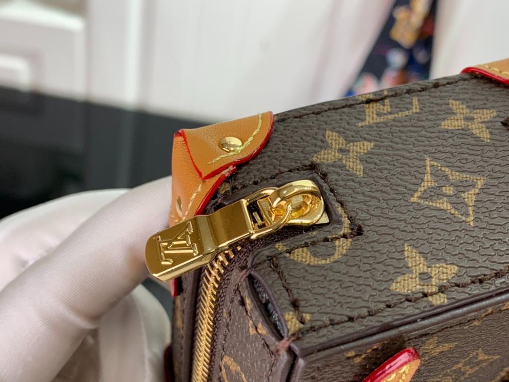 UNBOXING, Louis Vuitton, SOFT TRUNK BACKPACK BAG CHARM AND KEY HOLDER IN  MONOGRAM