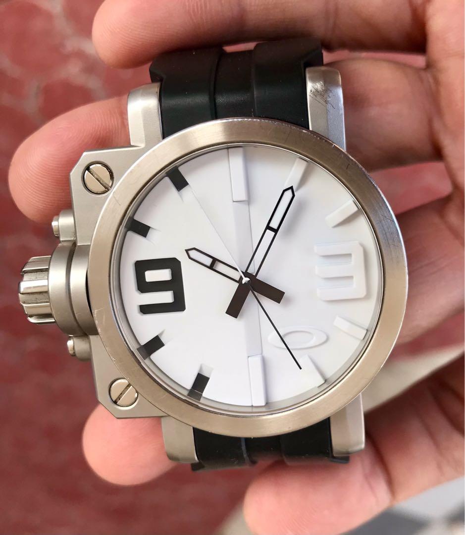 Introducir 96+ imagen oakley gearbox watch price - Thptnganamst.edu.vn