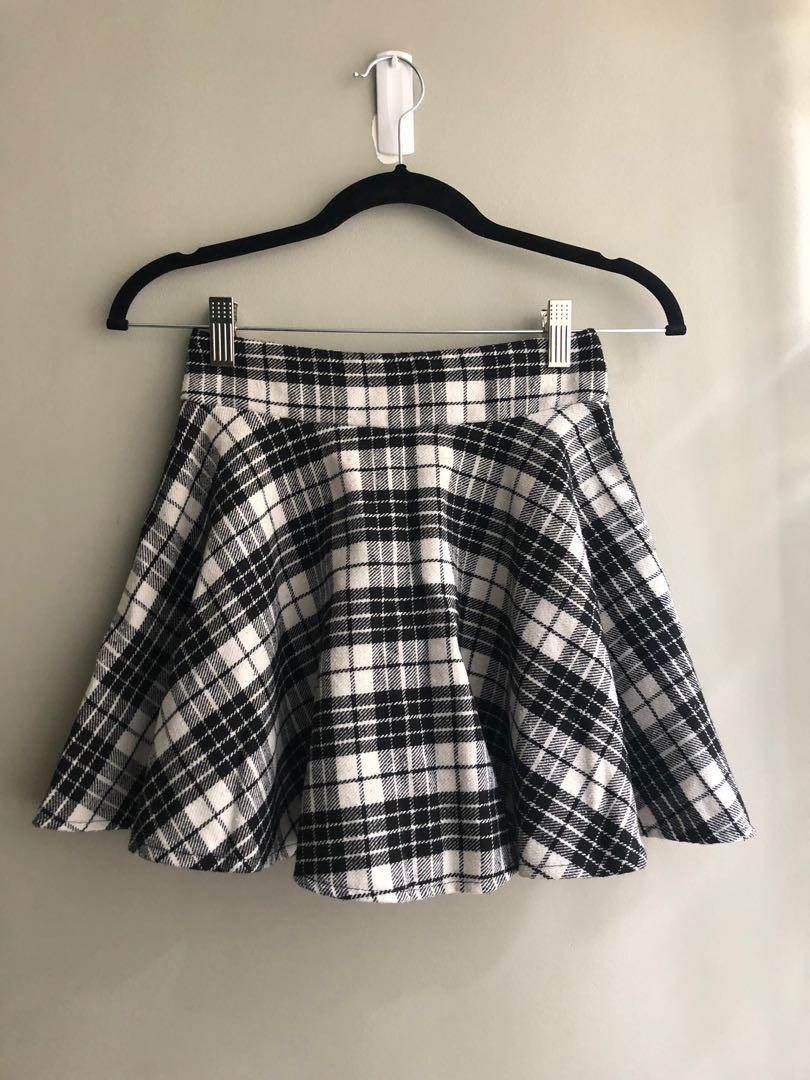 plaid black and white skirt (Category: Babies & Kids Fashion) located in San Juan City. Submitted by itemsallingoodcondition (Listing ID 1087572195, Image 1). Description: 26 waistline can stretch has flaws in the back MOP; gcash, bdo .
