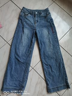 (Category: ) located in . Submitted by celle.closet (Listing ID 1087542301, Image 1). Description: .