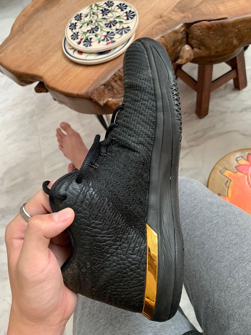 Jordan 31 low black and gold hot sale