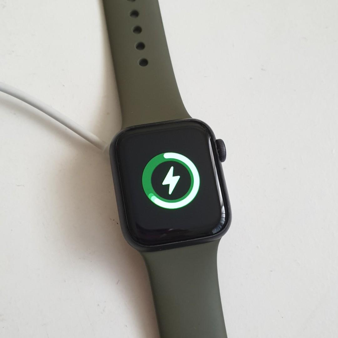 Apple Watch Series 5 GPS Only Aluminum Case 40mm No Cellular Model