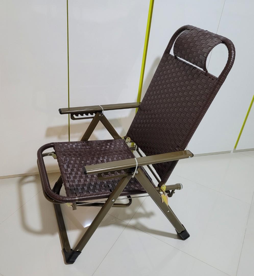 Folding chairs 2025 with leg rest