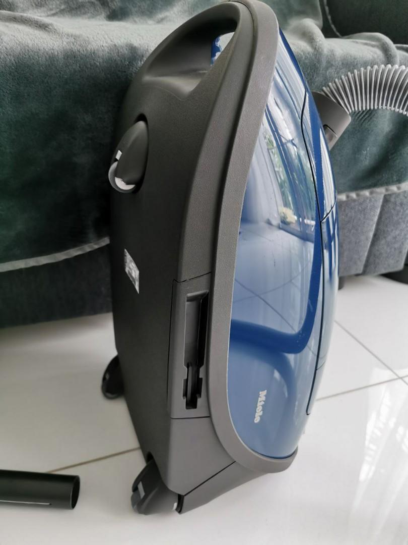 Miele Vacuum Cleaner. Barely used, TV & Home Appliances, Vacuum Cleaner