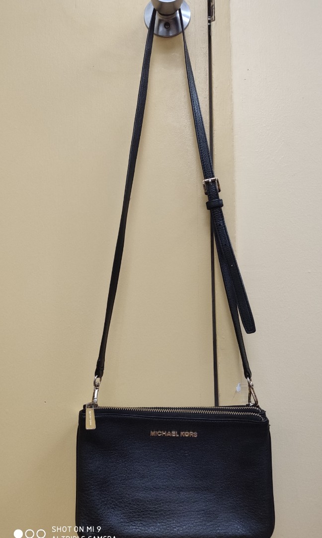 Michael kors 2024 triple zip crossbody