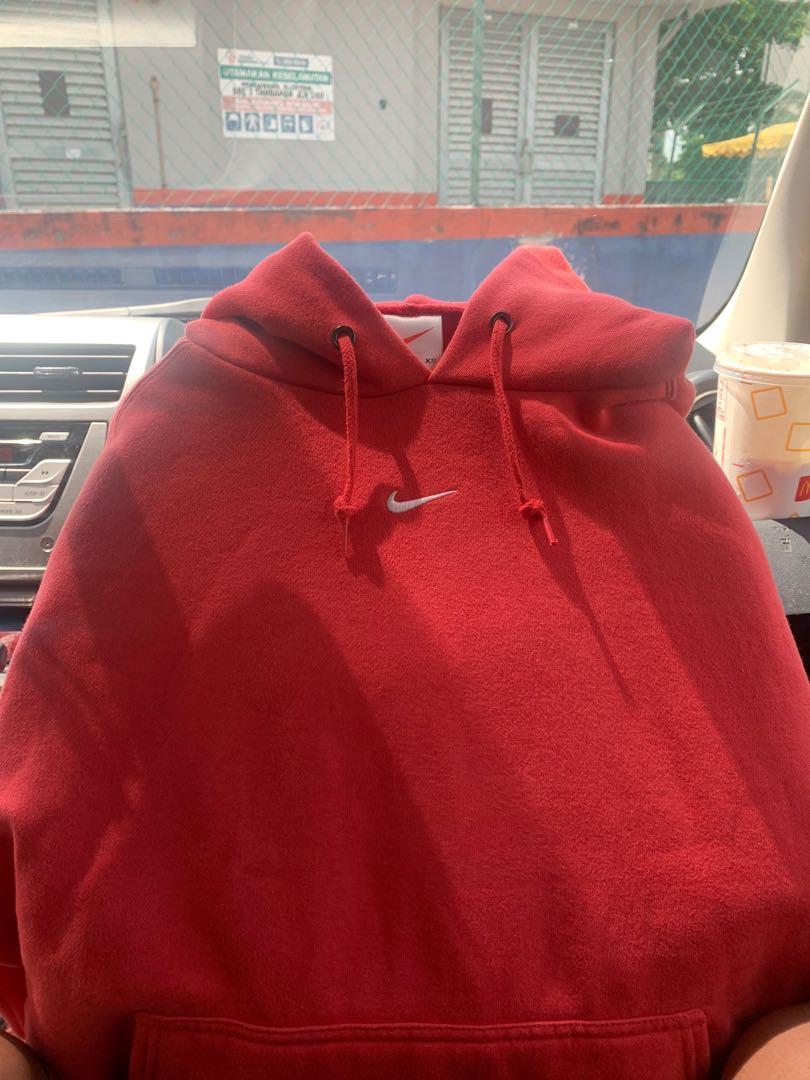 nike small swoosh centre logo hoodie, Men's Fashion, Tops u0026 Sets, Hoodies  on Carousell