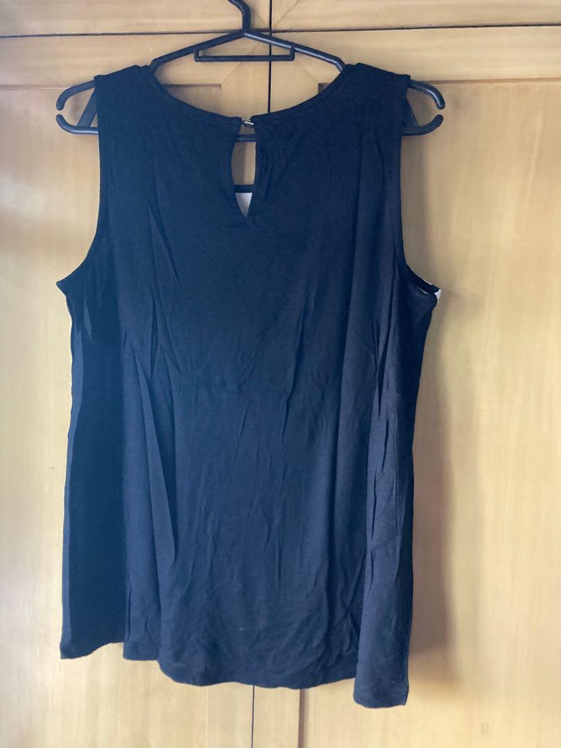 (Small / Medium) Printed Memo Black and White Sleeveless Blouse (Category: Sleeveless) located in Quezon City. Submitted by mtvls (Listing ID 1087756153, Image 2). Description: Cute sleeveless top with black and white design from Memo. .