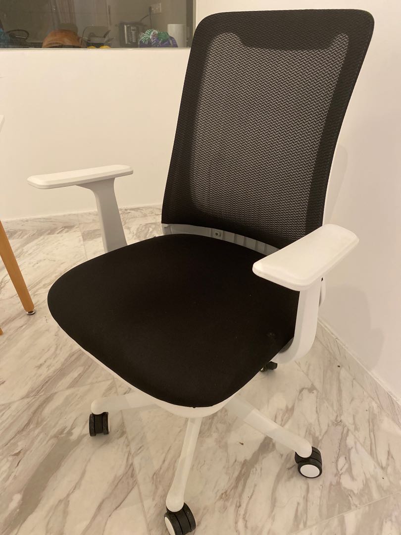 UMD Ergonomic mesh office chair (White/Black), Furniture & Home Living