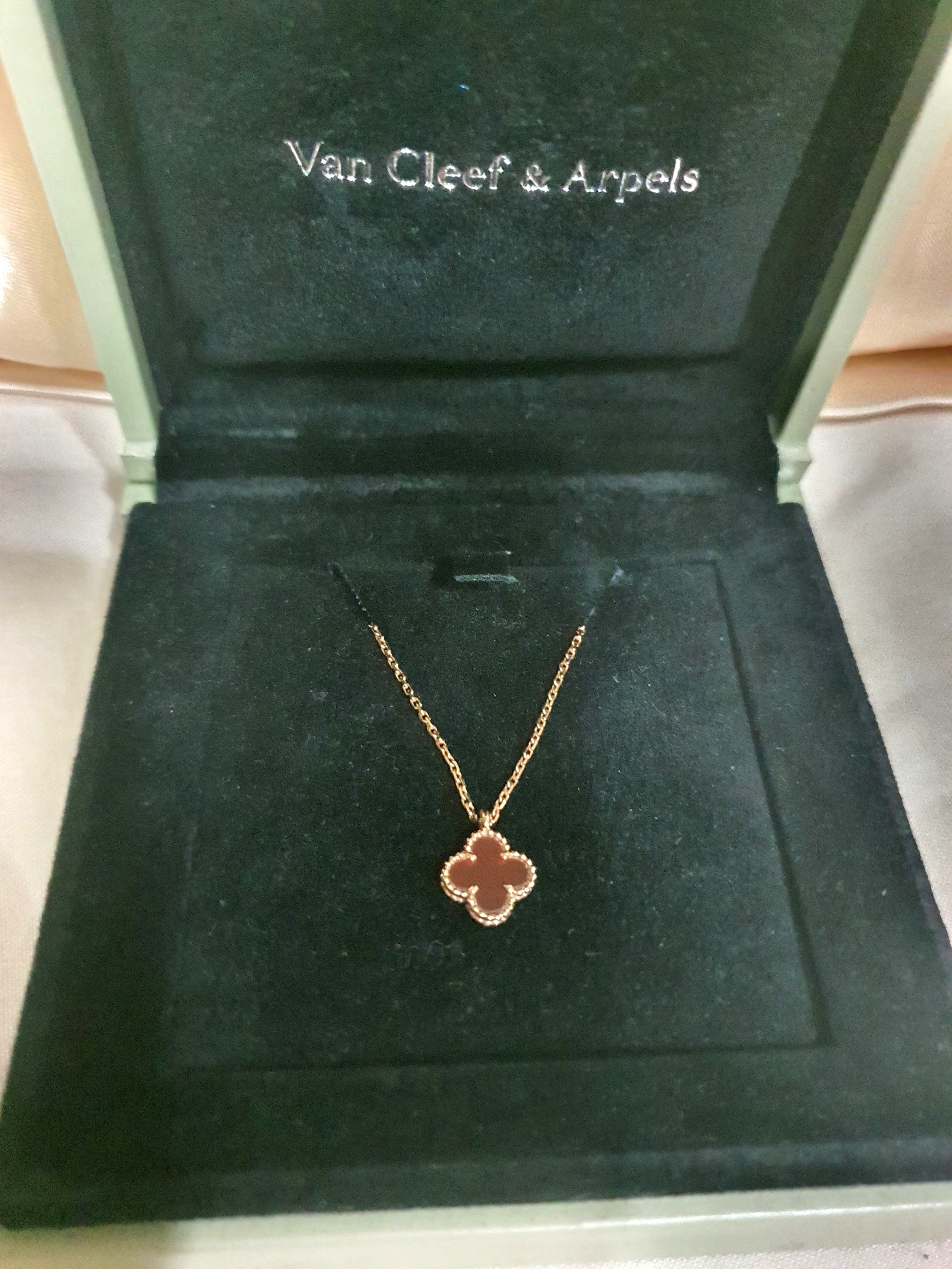 Van Cleef & Arpels Sweet Alhambra Pendant Necklace 18K Yellow Gold and  Mother of Pearl White 844093