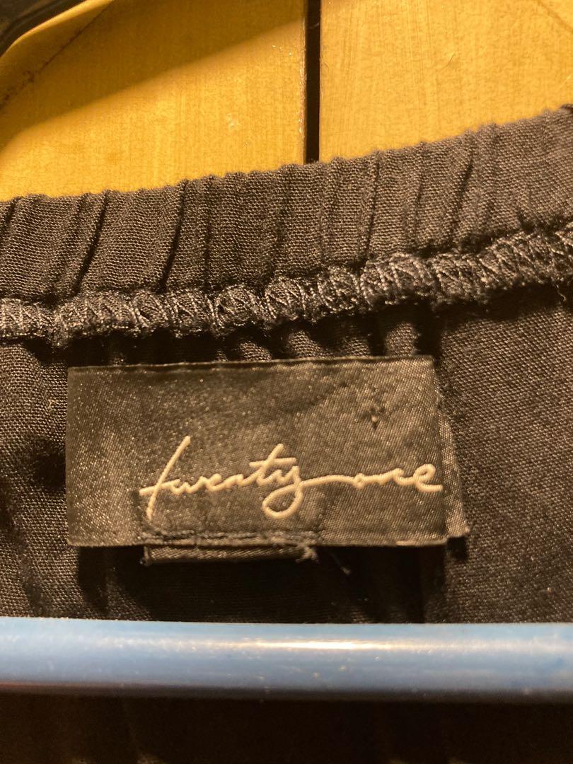 (XS) Black Romper from Twenty One Brand (Category: Rompers) located in Quezon City. Submitted by mtvls (Listing ID 1087779418, Image 3). Description: Extra Small Black Romper with Spaghetti Straps.