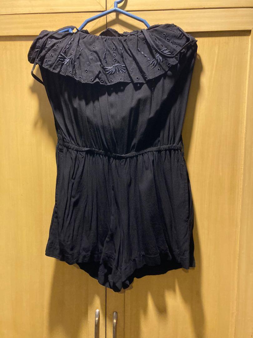 (XS) Black Romper from Twenty One Brand (Category: Rompers) located in Quezon City. Submitted by mtvls (Listing ID 1087779418, Image 1). Description: Extra Small Black Romper with Spaghetti Straps.