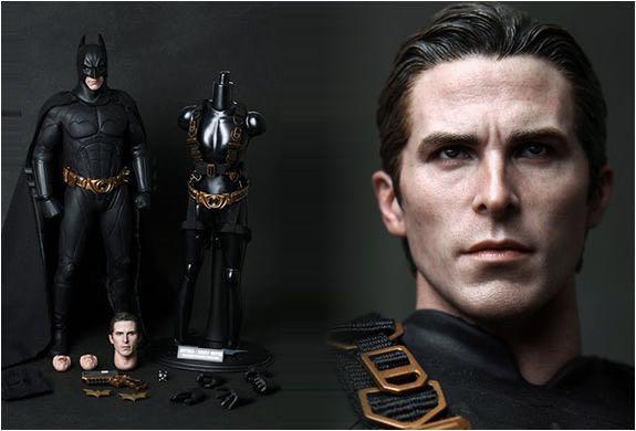 全新 - Hot Toys - Batman Bruce Wayne (Batsuit Begins Version) - 1/6 Scale Figures - MMS155 - DC Comics - 蝙蝠俠 （分類：手辦雕像）位於 Hong Kong。 由 berrycandy 提交（商品編號 1088001443，圖片 1）。簡介： 全新，啡盒已開check件 動漫節限定 Toy Fairs Exclusive 。