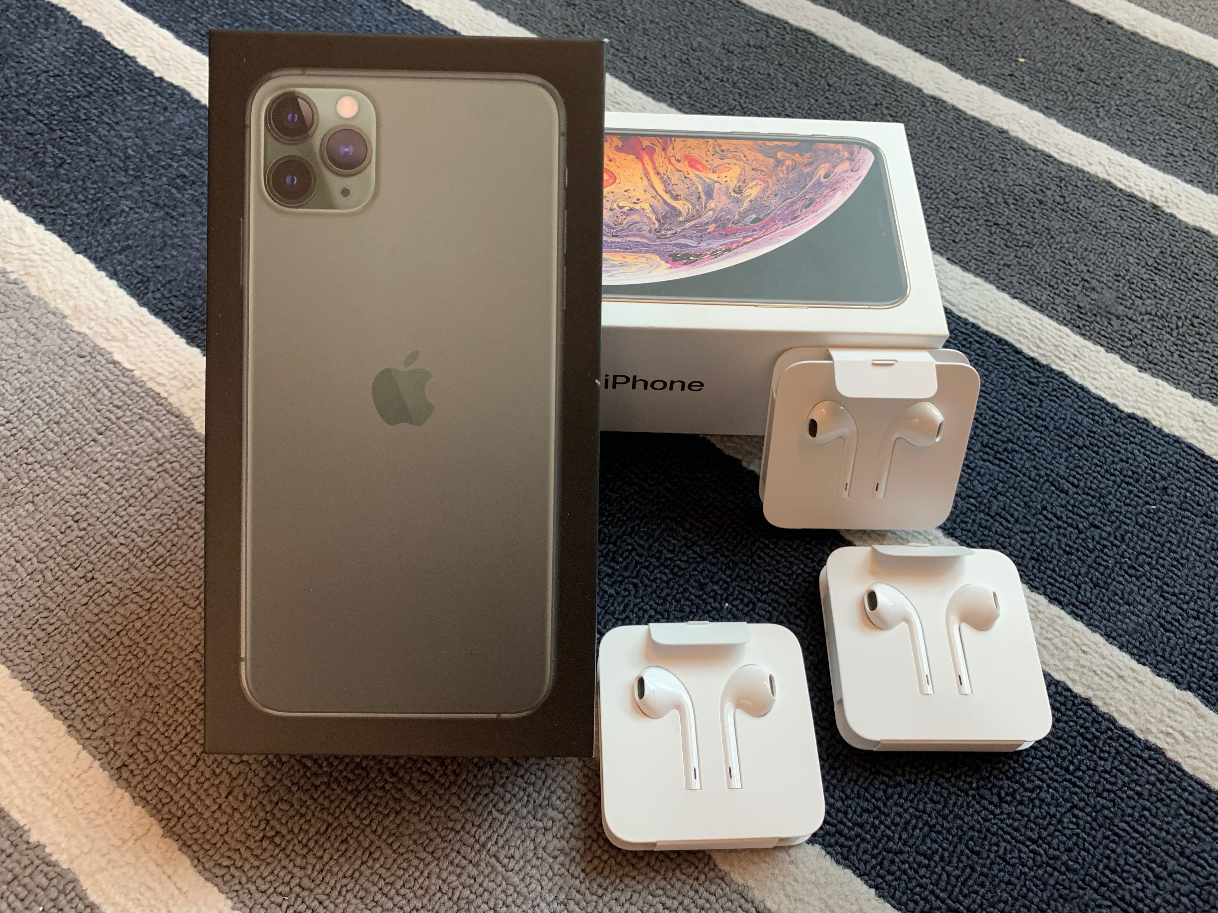 Authentic Apple Lightning Earphones, Audio, Earphones on Carousell