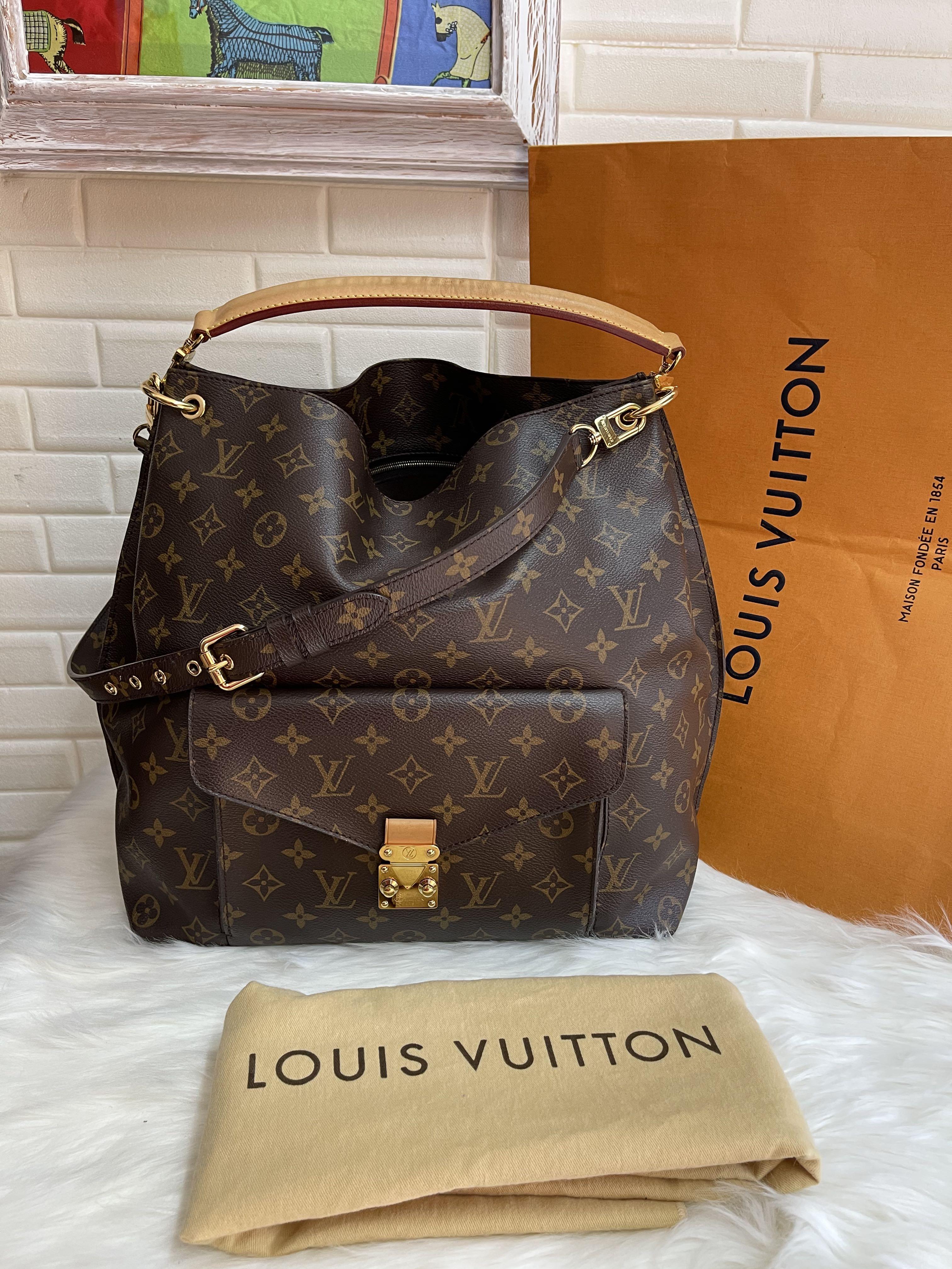 Sold at Auction: Louis Vuitton, Louis Vuitton Monogram Canvas Metis Hobo Bag