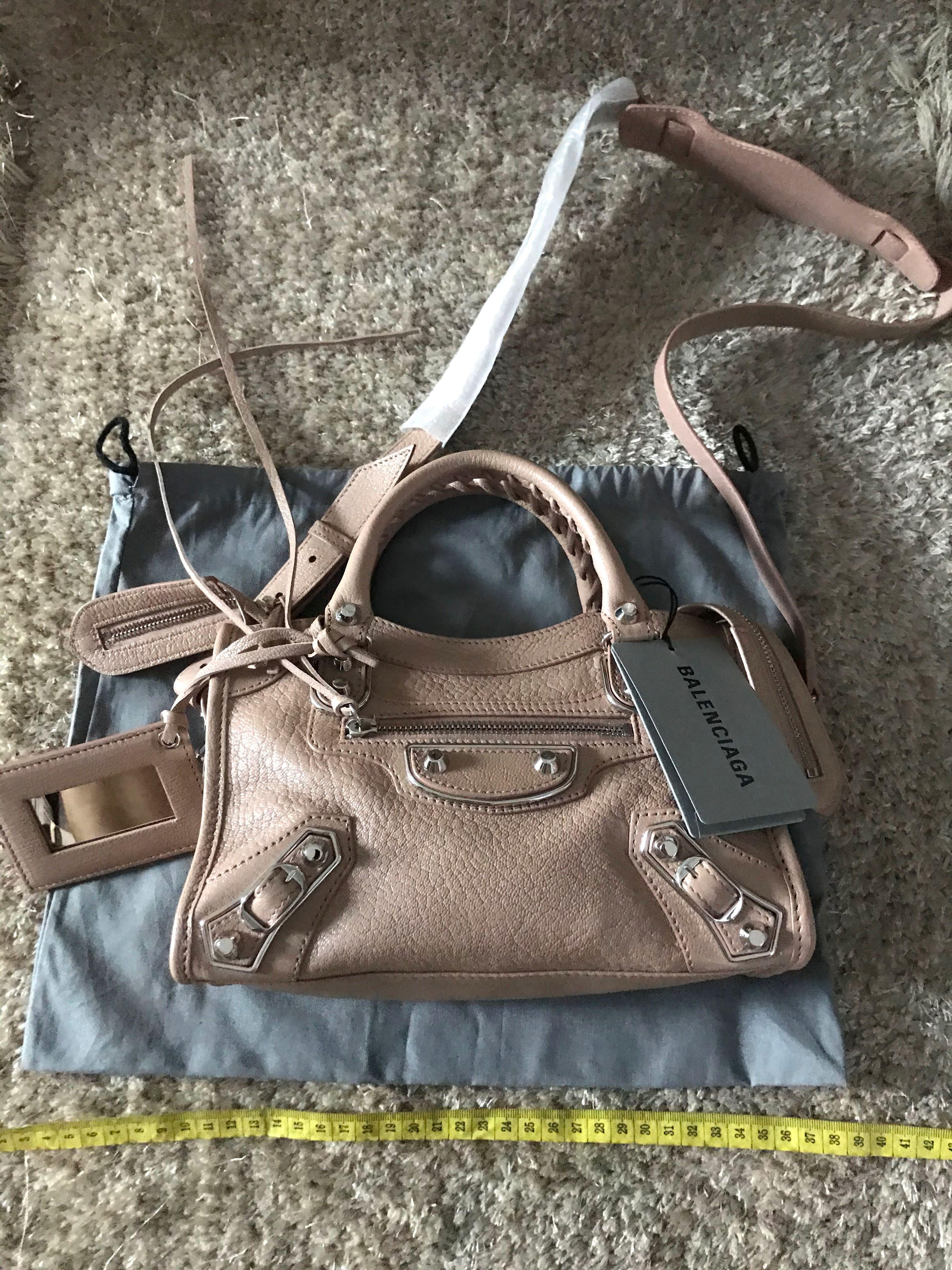 Ukuran tas discount balenciaga mini