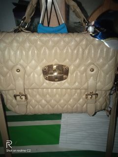 (Category: ) located in . Submitted by hezmida (Listing ID 1087866722, Image 1). Description: .