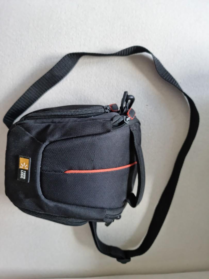 Case Logic Camera Bag (Category: Camera Bags & Carriers) located in Pasig City. Submitted by shedecluttrs (Listing ID 1087894566, Image 2). Description: - Case Logic DCB-304A Compact System/Hybrid Camera Case (Black) - Slightly used.