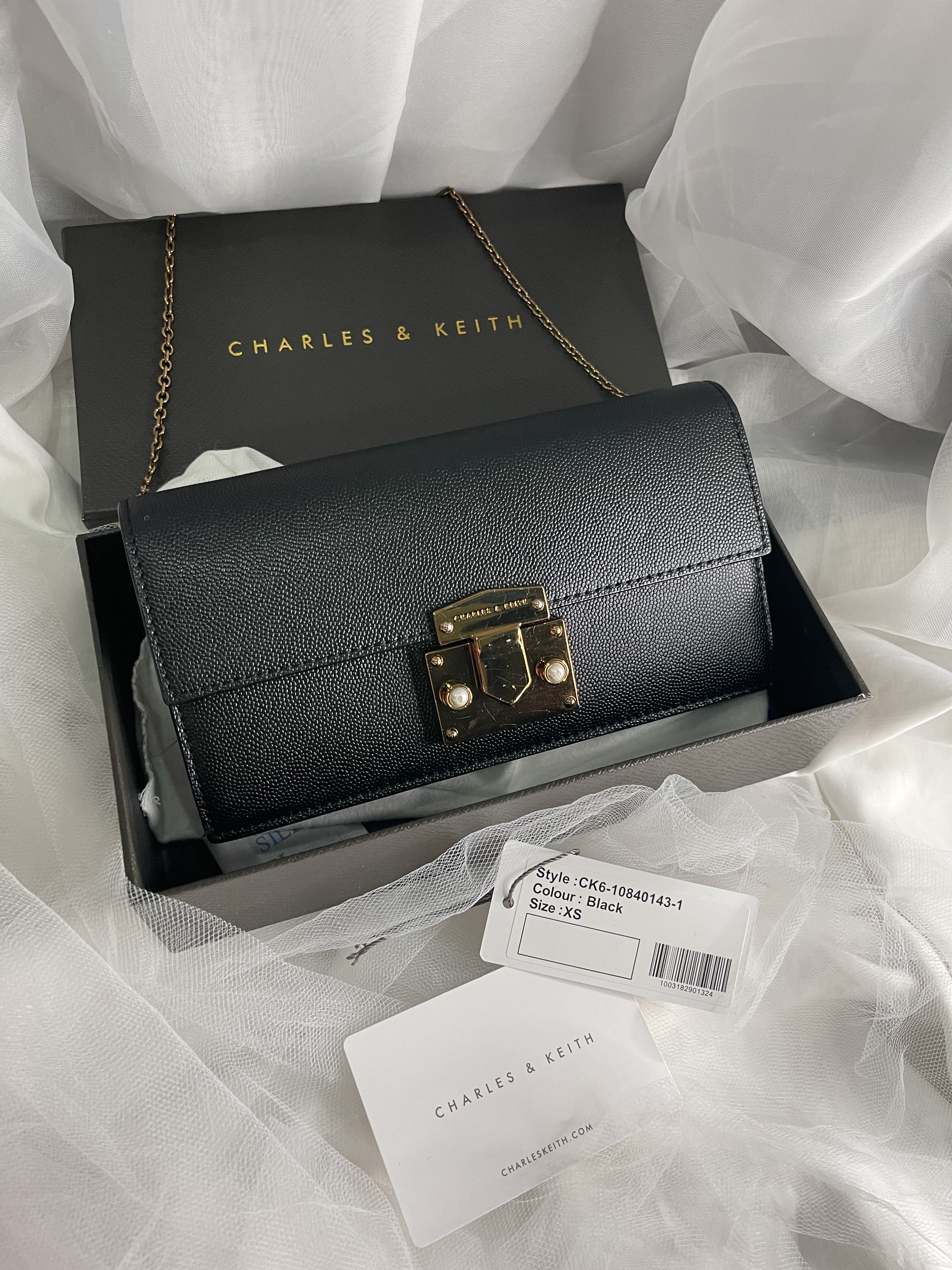 Charles and keith wallet on clearance chain