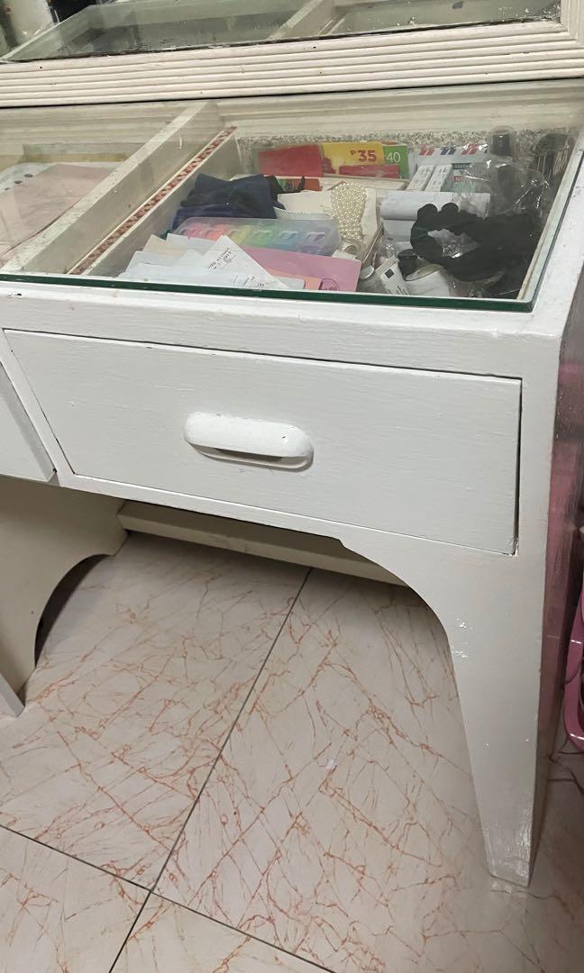 Fixed price Dressing table Dresser Vanity table with adjustable lights (Category: Tables & Sets) located in Malabon City. Submitted by djstoree (Listing ID 1087874376, Image 3). Description: Malabon location Working light bulbs (adjustable) Measurements 80x40cm table top 30inches table height 168cm overall height.