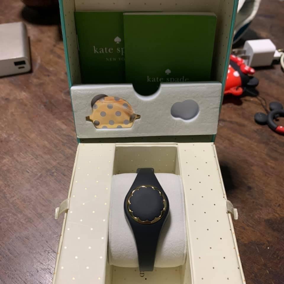 Health Tracker (Category: Women's Watches) located in Paranaque City. Submitted by rubyduya (Listing ID 1087939933, Image 1). Description: Health tracker (used for a while but upgraded to smart watch. Needs battery replacement) Has option to control phone camera/music player..
