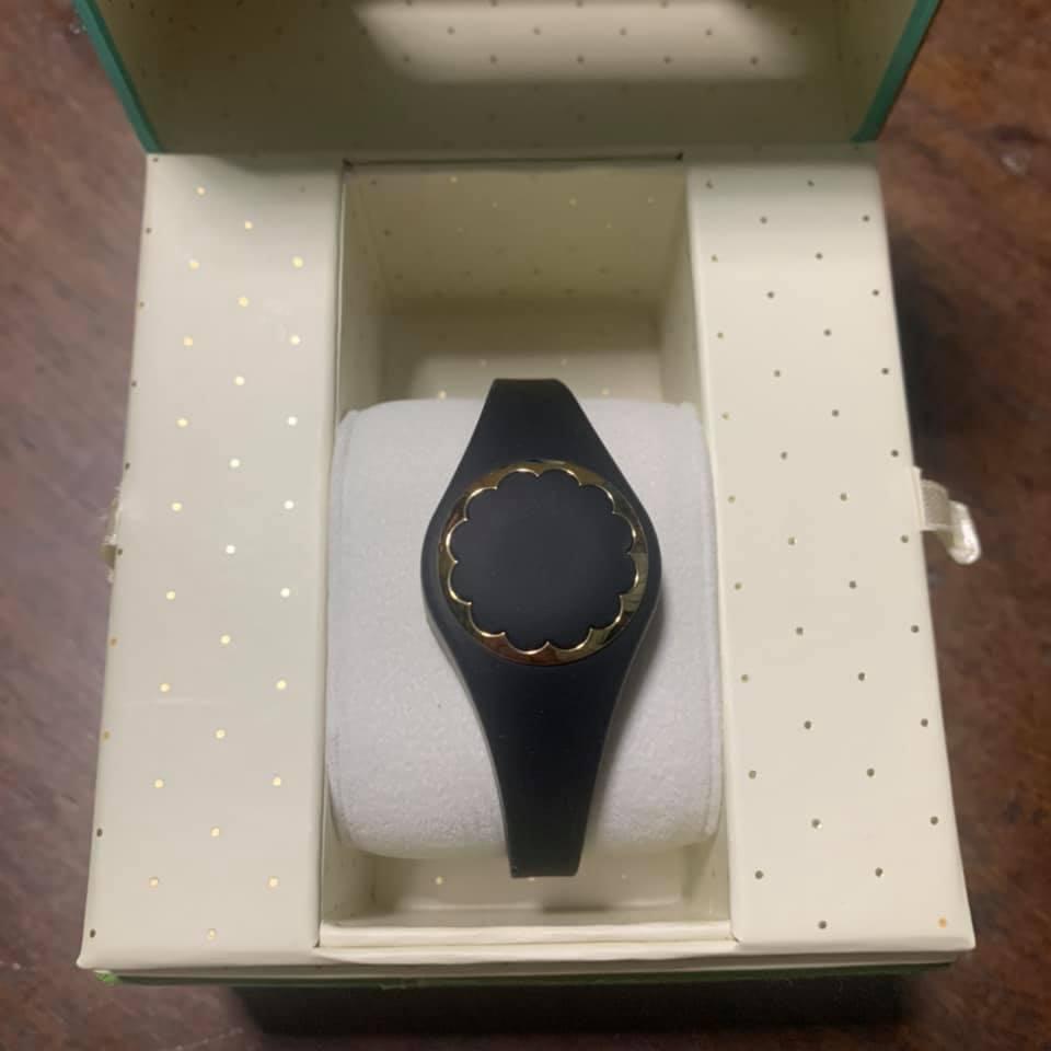 Health Tracker (Category: Women's Watches) located in Paranaque City. Submitted by rubyduya (Listing ID 1087939933, Image 2). Description: Health tracker (used for a while but upgraded to smart watch. Needs battery replacement) Has option to control phone camera/music player..