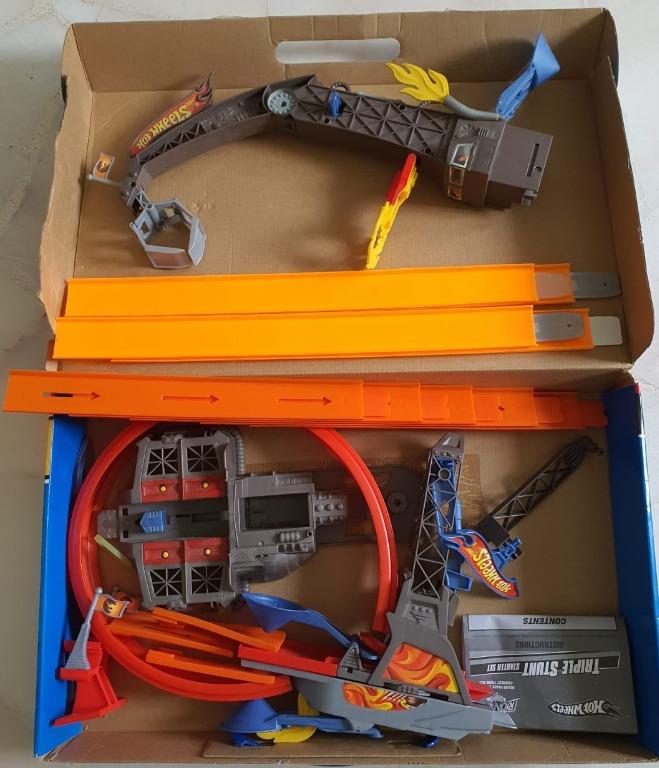 Hot wheels trick tracks clearance triple stunt starter set