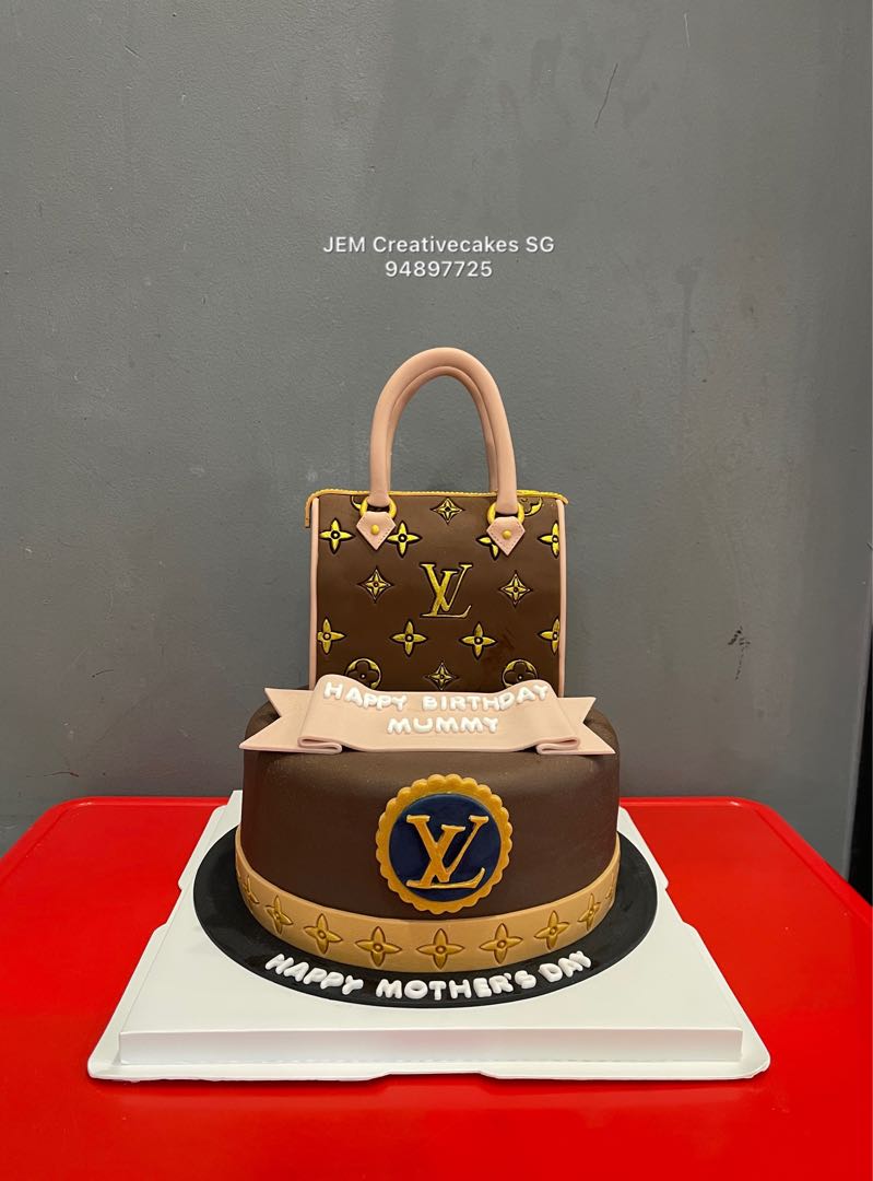 Louis Vuitton cake fondant gold and brown | Elegant birthday cakes, Louis  vuitton cake, Cute birthday cakes