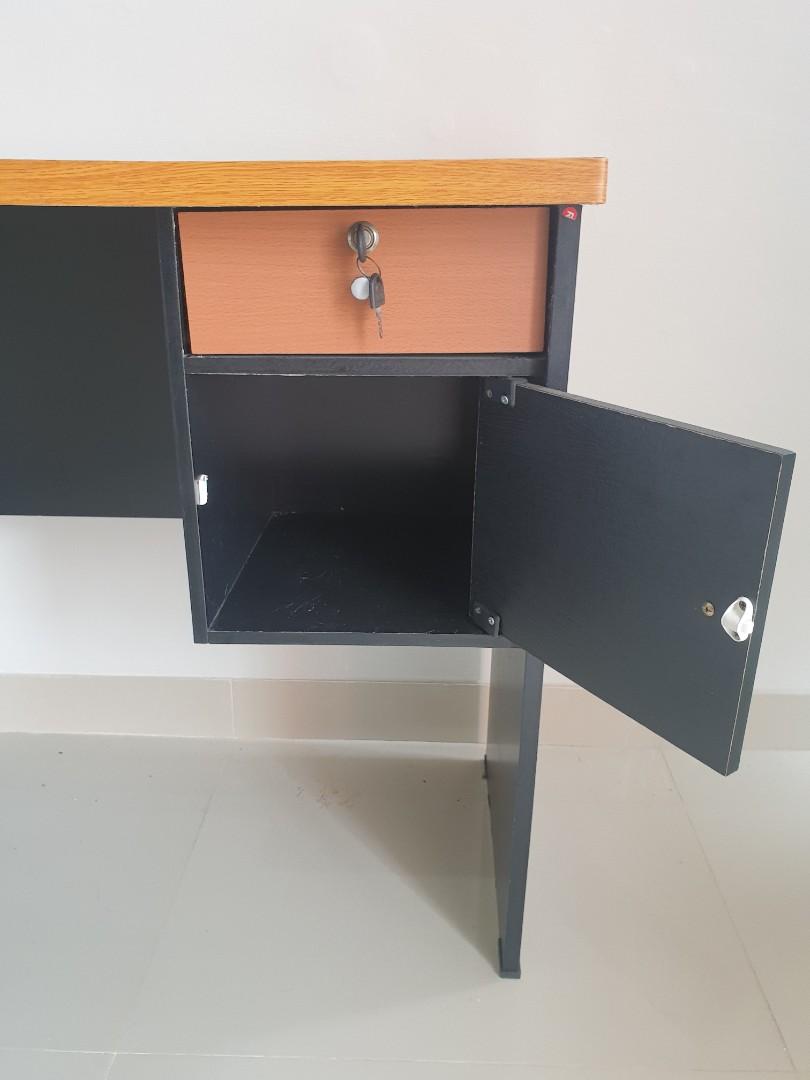 Meja Kerja/Meja Belajar, Perabotan Rumah di Carousell