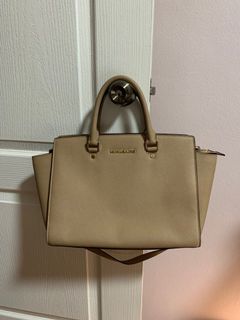 (Category: ) located in . Submitted by shopmystuffx (Listing ID 1088017008, Image 1). Description: .