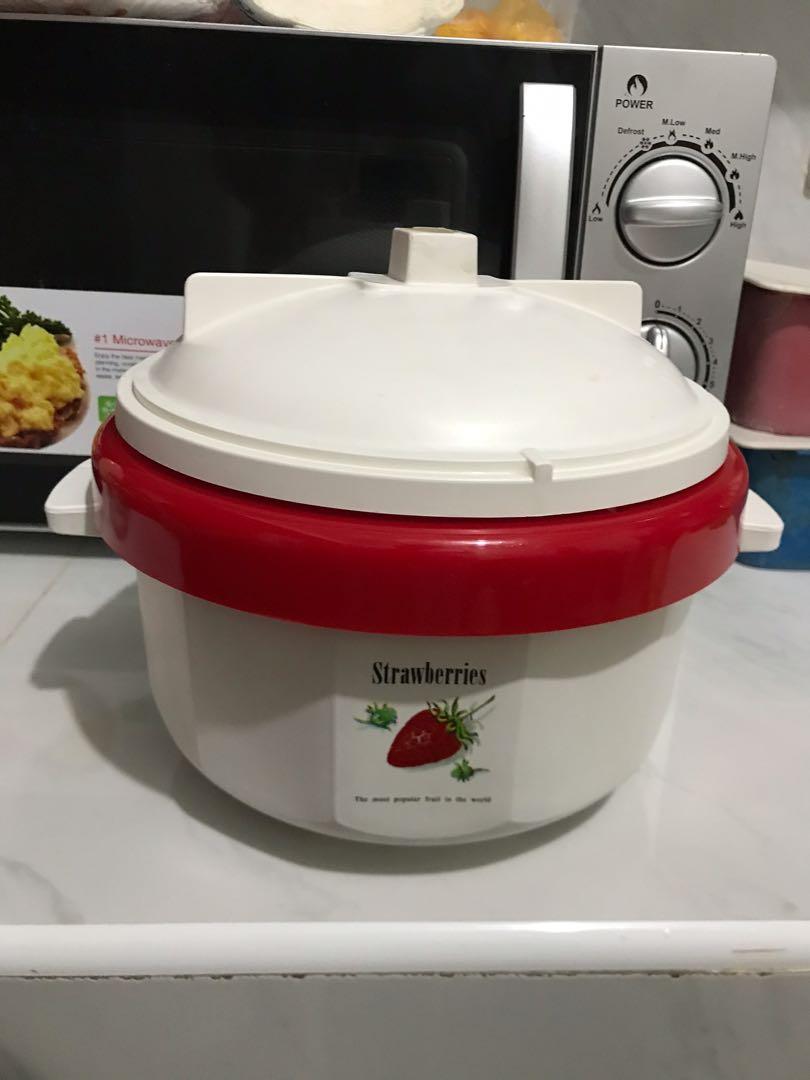 Microwave Rice cooker (Category: Cookers) located in Manila. Submitted by theaeshopphl (Listing ID 1088028286, Image 1). Description: Used few times only super sale Others sell this at around 800.