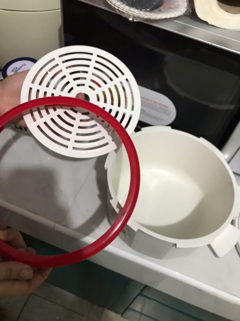 Microwave Rice cooker (Category: Cookers) located in Manila. Submitted by theaeshopphl (Listing ID 1088028286, Image 3). Description: Used few times only super sale Others sell this at around 800.