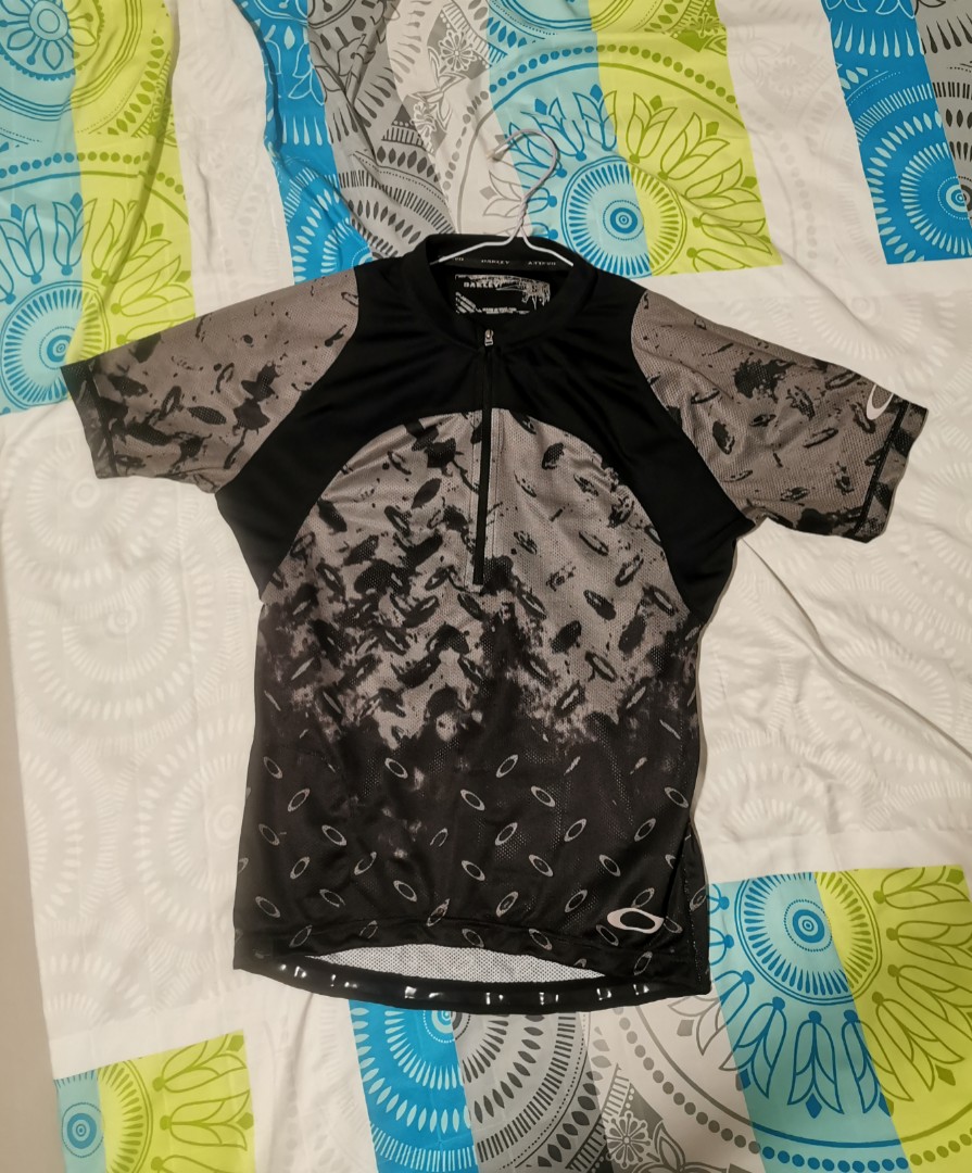 Oakley cycling Jersey, Men's Fashion 