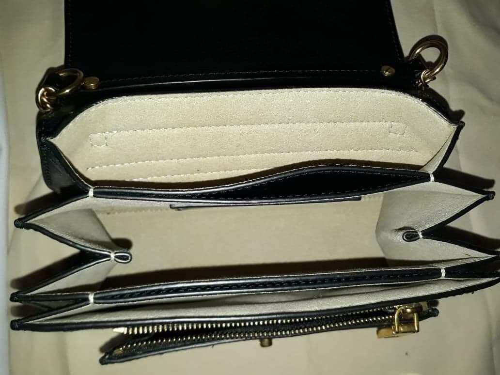 Original givenchy bag (Category: Luxury Bags & Wallets) located in Muntinlupa City. Submitted by tin09uy (Listing ID 1088086333, Image 3). Description: Original givenchy bag original price 120k sellnh for 60k nlng dm for faster trqnsaction!.
