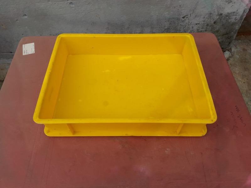 Q56 R Stackable Plastic Cake Tray Bread Tray Bakery Tray Yellow