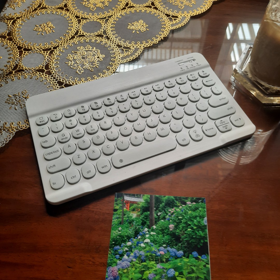 Rgb wireless keyboard round keys portable, Computers & Tech, Parts