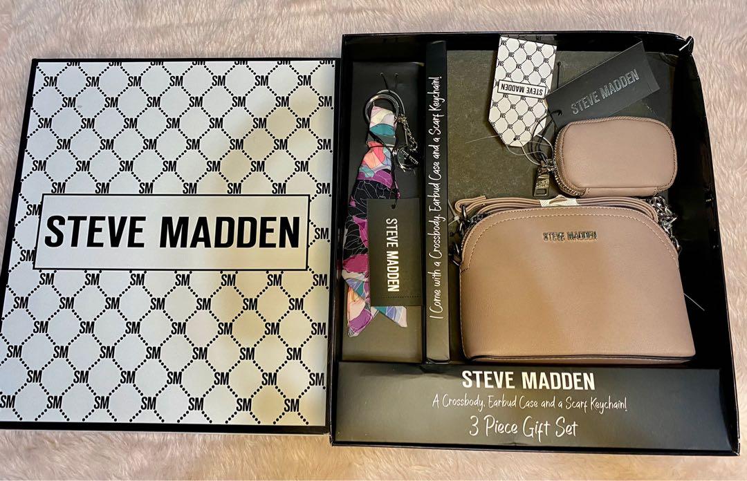 Steve Madden 3 Piece Gift Set Green Crossbody Bag, Earbud Case and Keychain  S2