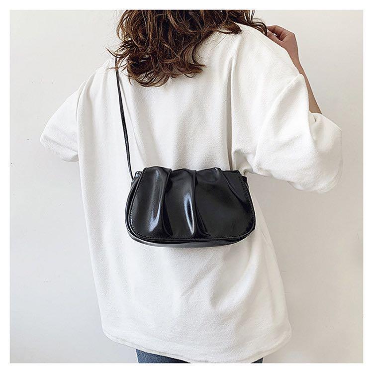 Thin shoulder clearance bag
