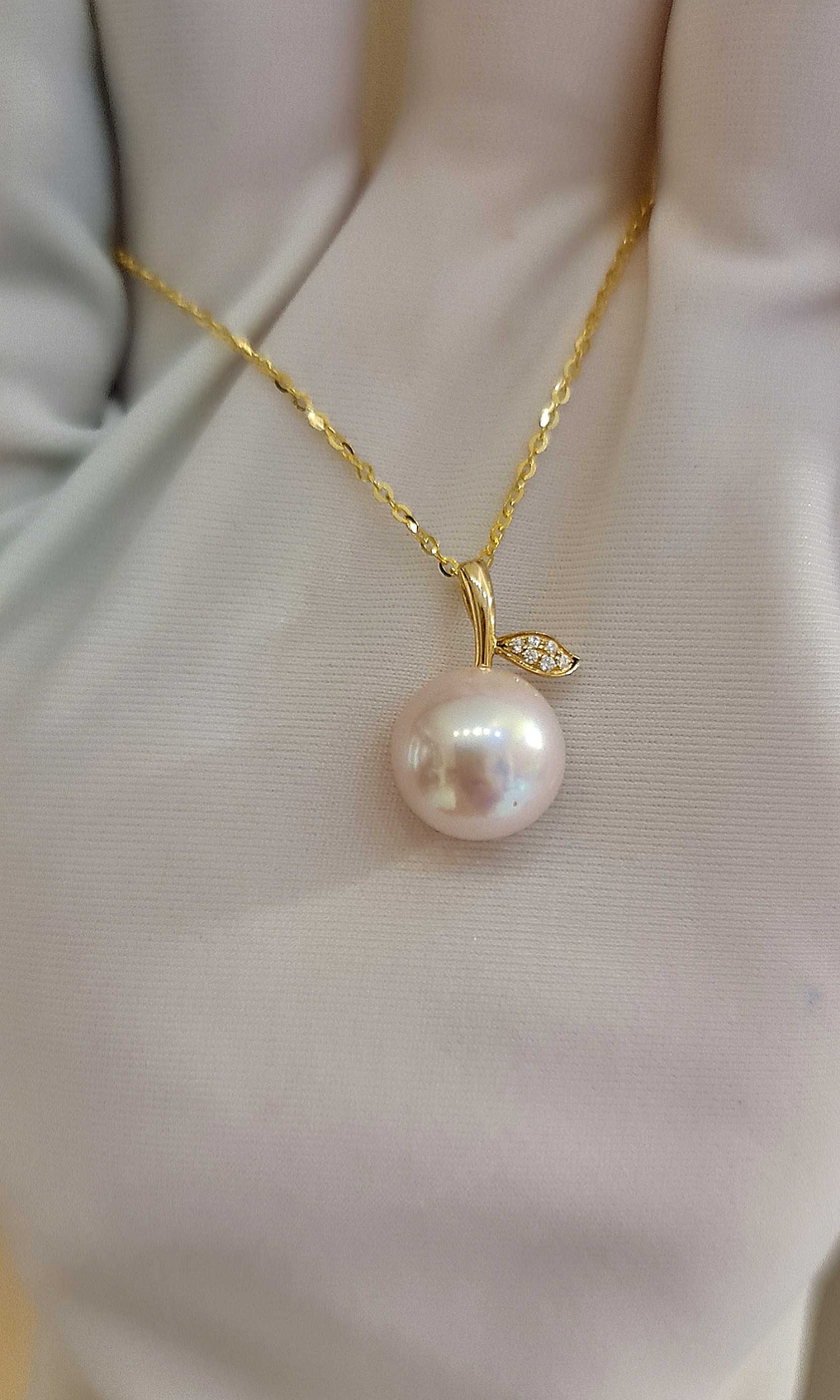 Gold hot sale pendal design