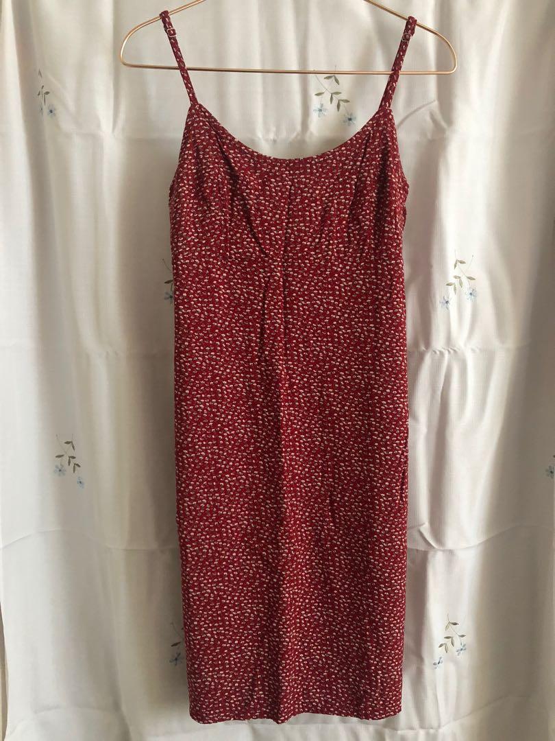 Brandy Melville Colleen Dress red floral, 女裝, 女裝裙 Carousell