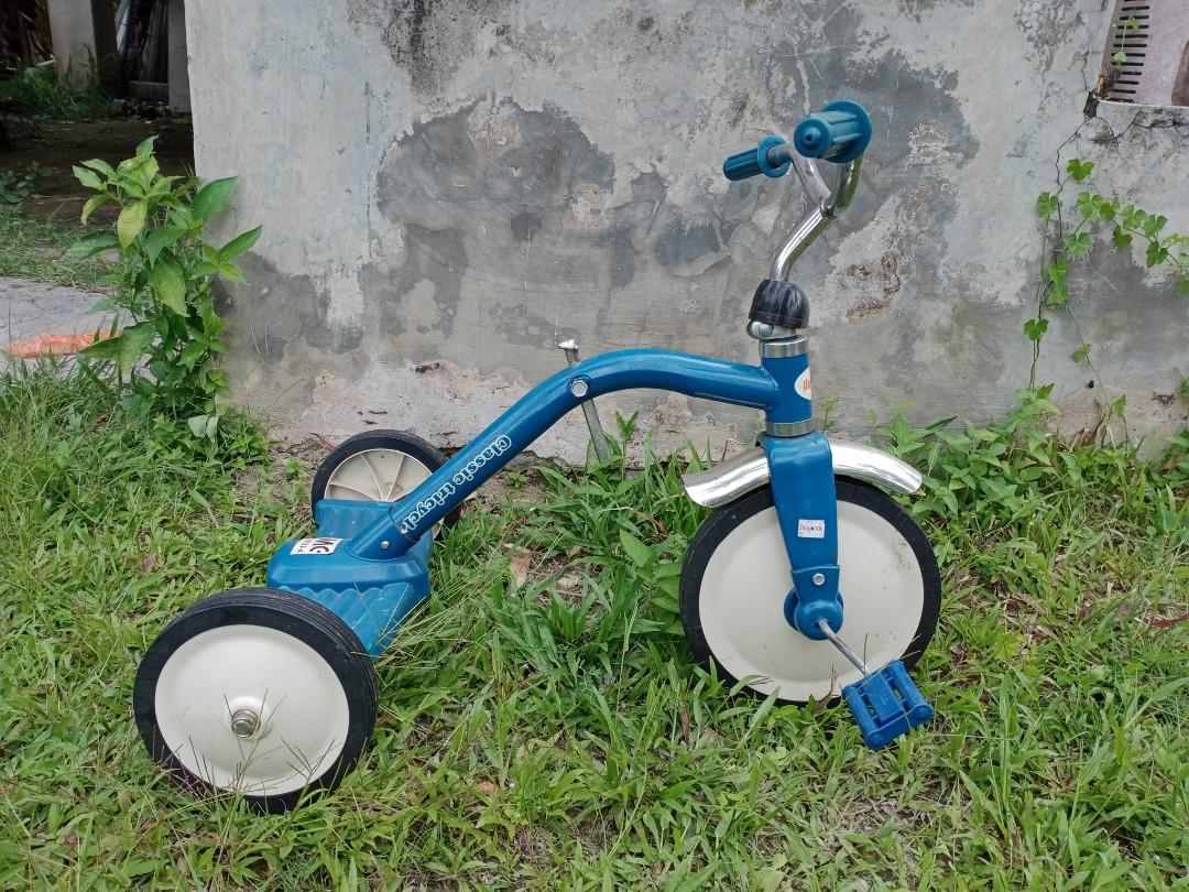 Classic tricycle outlet