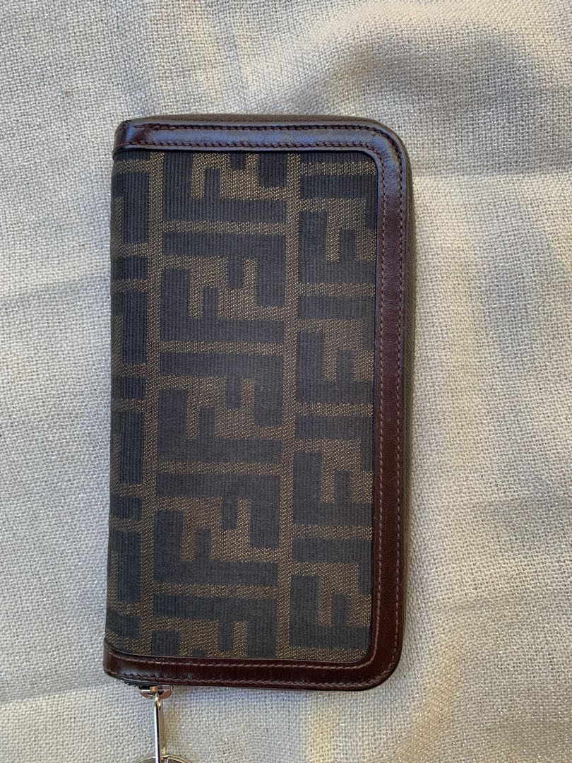 Fendi wallet zip around outlet