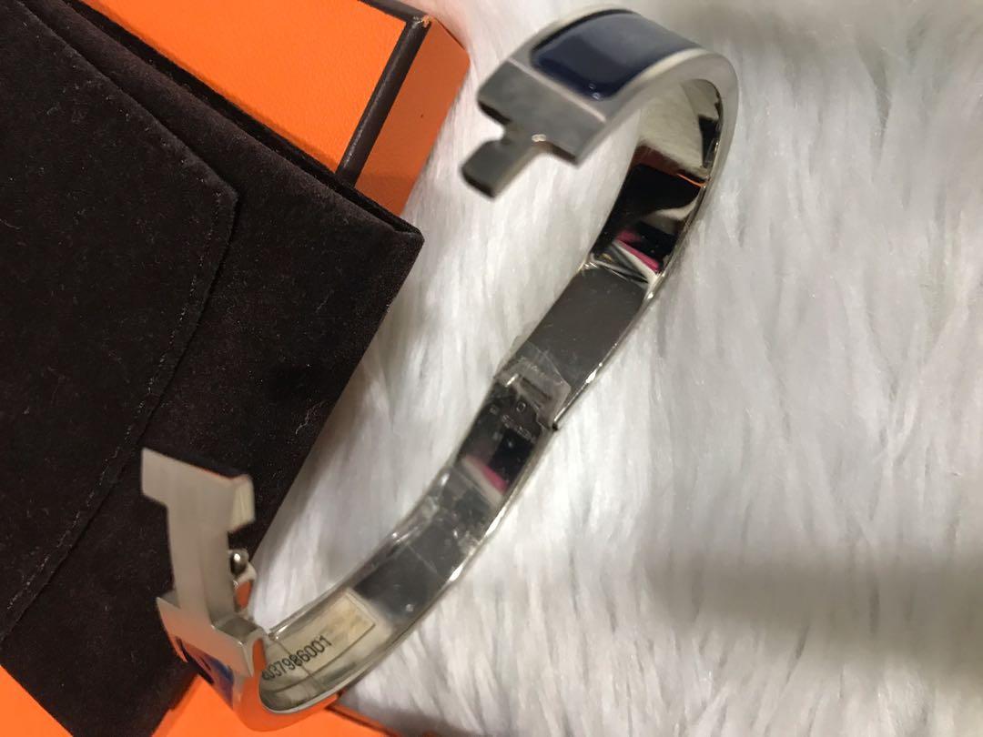 Hermès Clic Clac H for Men (Category: Luxury Accessories) located in Quezon City. Submitted by venchar (Listing ID 1088133281, Image 3). Description: HERMES Clic Clac H for Men Color: Navy Blue Hardware: Silver Size: M Brand New Complete with dust bag, box and paper bag For faster transaction, you can contact us at 0916-3731296..