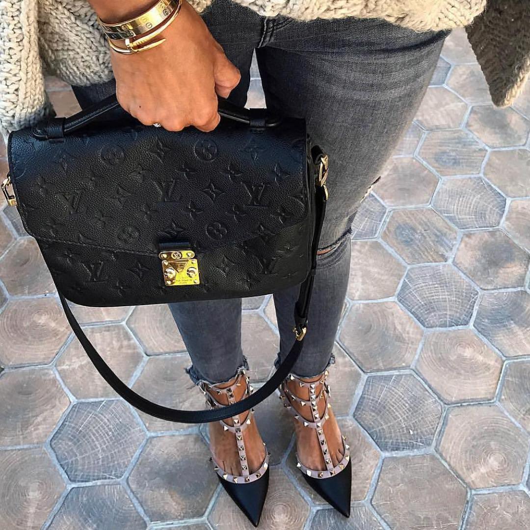 Louis Vuitton Pochette Metis Empreinte Noir Leather Bag, Luxury, Bags &  Wallets on Carousell