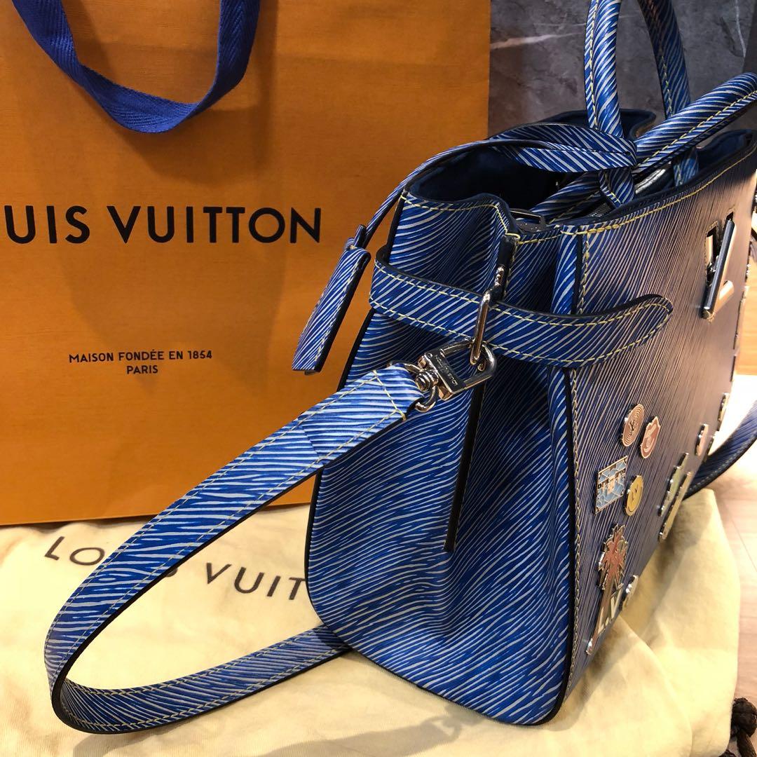 Twist PM Crocodilien Brillant - Handbags | LOUIS VUITTON